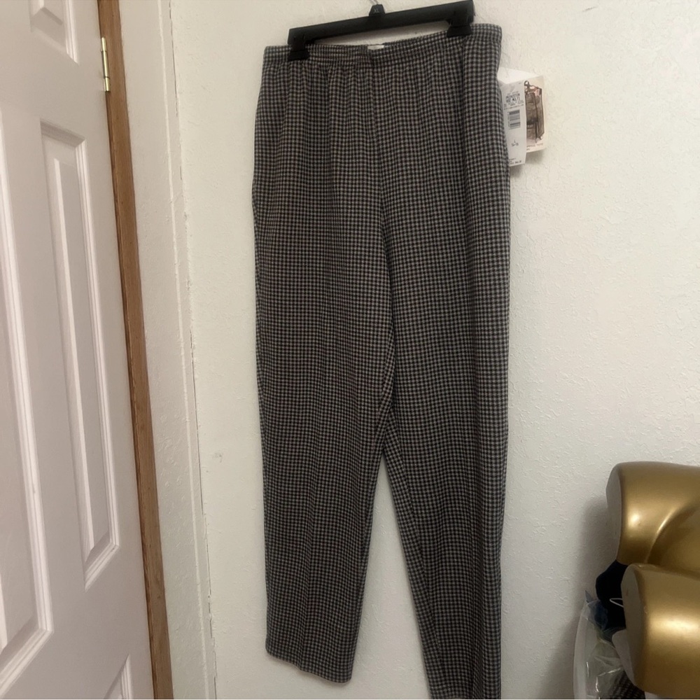 Koret K-wear Plaid Women’s Pants Elastic Waist Size Large Beige Black